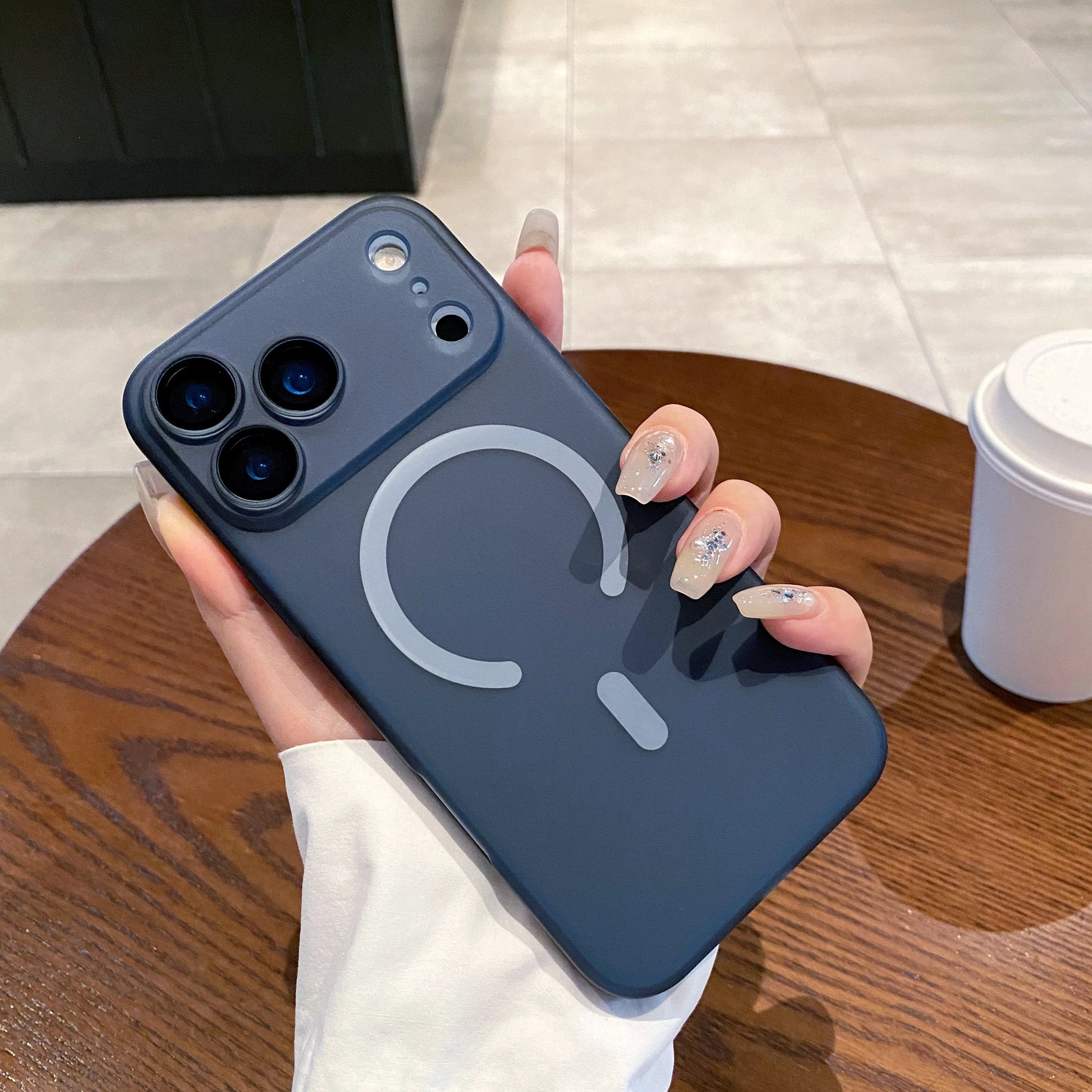 Apple iPhone Matte Clear Magsafe Case