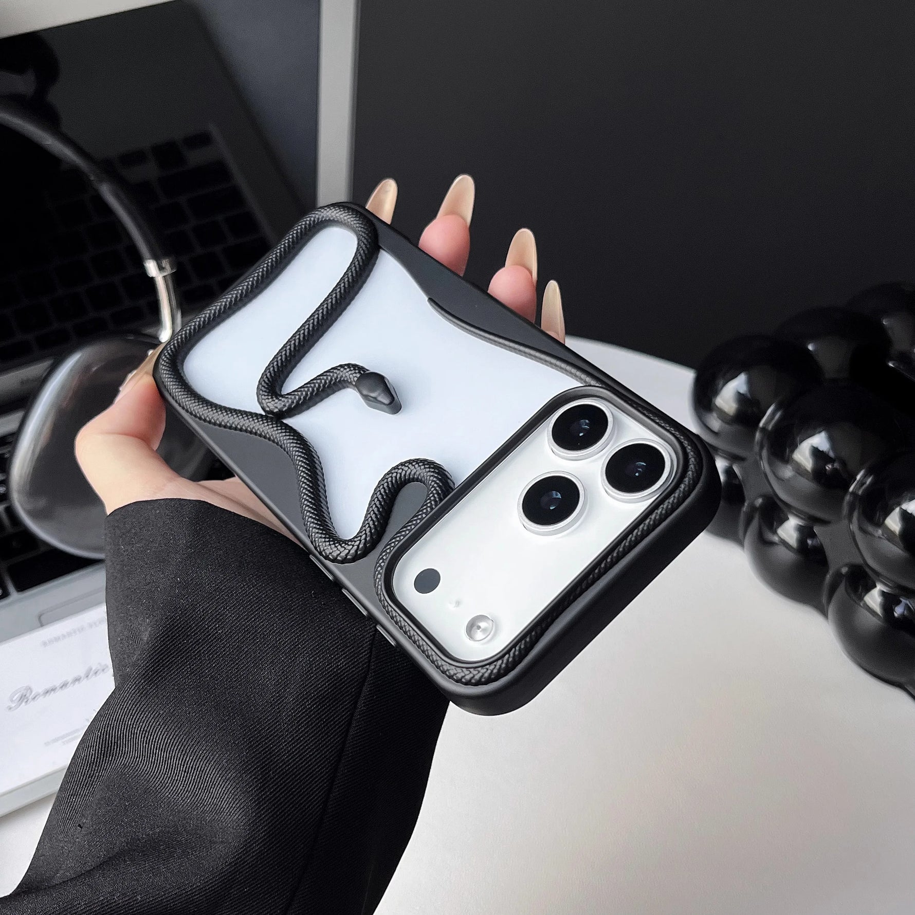 Apple iPhone - Matte 3D Hollow Snake Case