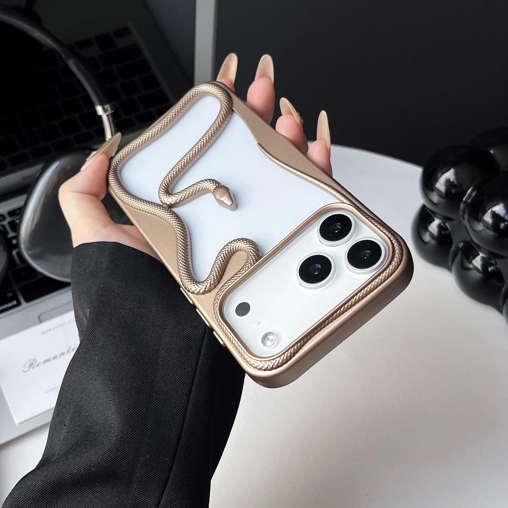Apple iPhone - Matte 3D Hollow Snake Case