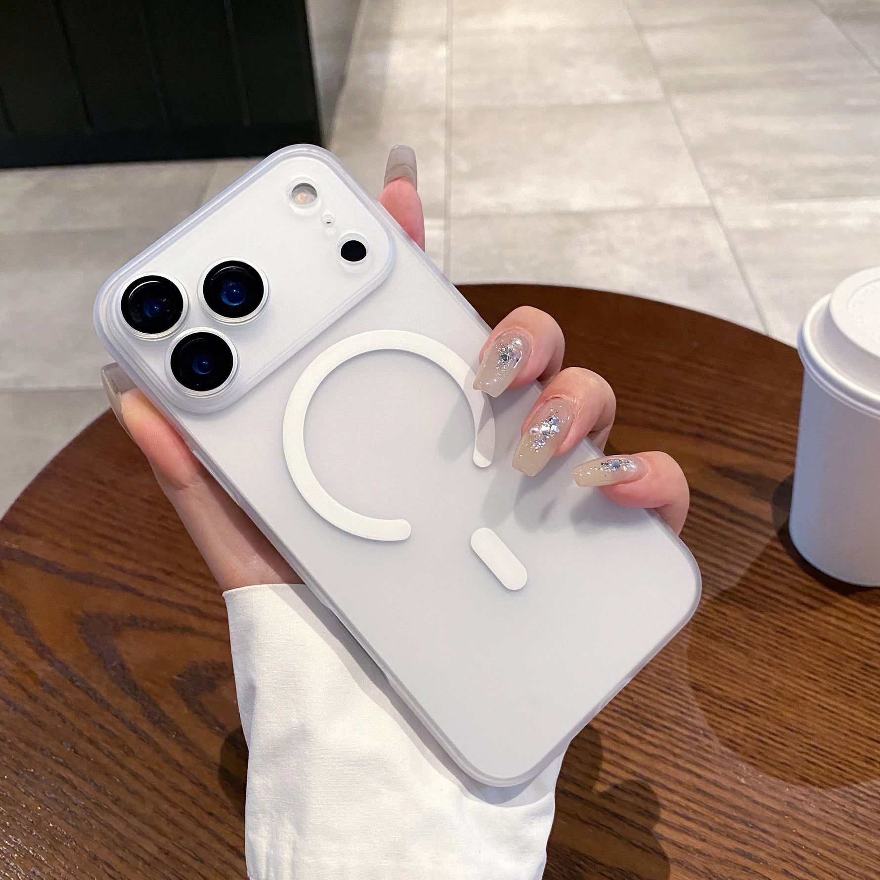 Apple iPhone - Matte Clear MagSafe Case